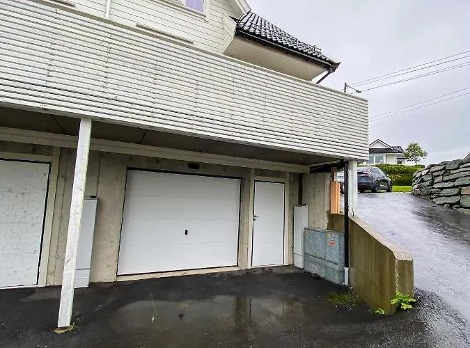 New Akrahamn Coast House *